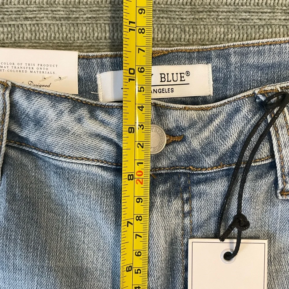 Judy Blue Mid Rise Boyfriend Distressed Skinny Jeans, Size 13 (31) - Picture 8 of 10
